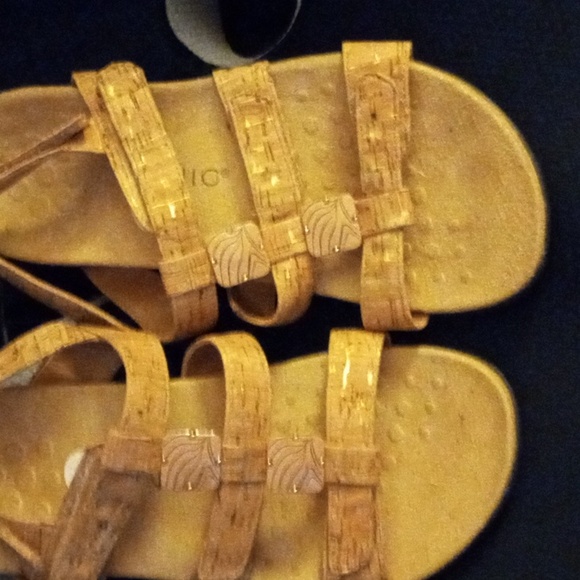 Vionic flat Sandsls - Picture 1 of 5